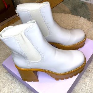 **Brand New** Women’s Light Grey Patent-leather Chucky Booties